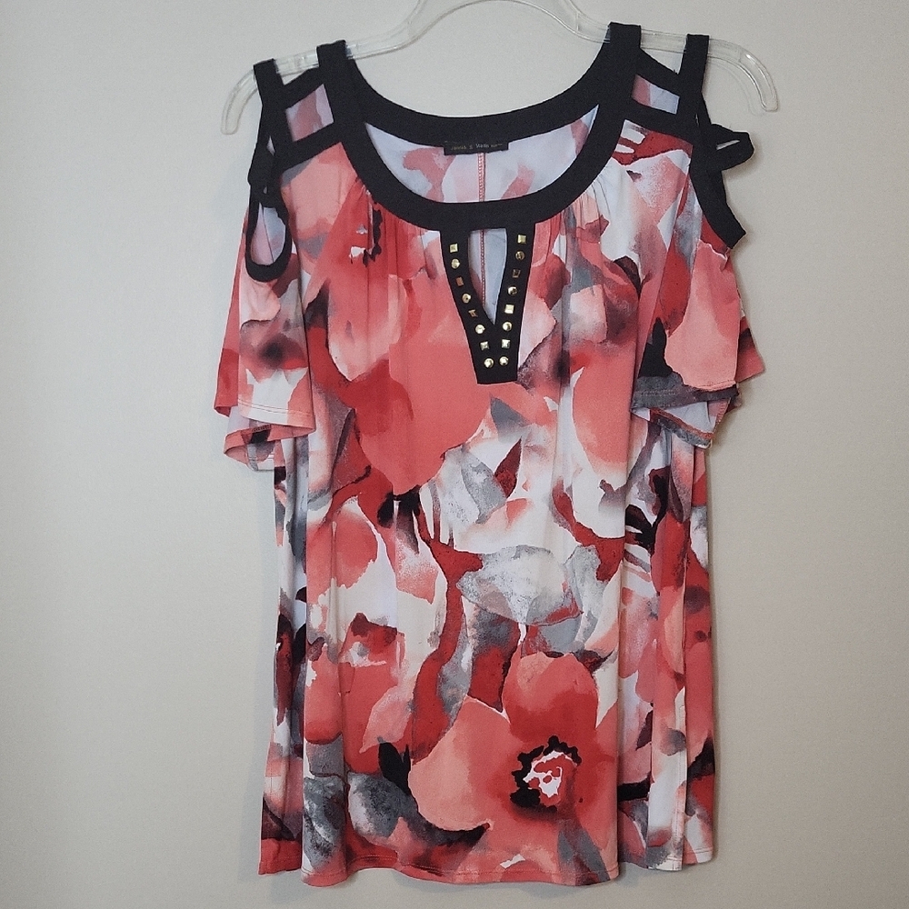 Outfit Potential: Chic Women's Floral Blouse in Red and Black | BB-Dsst0126 - Picture 3 of 5